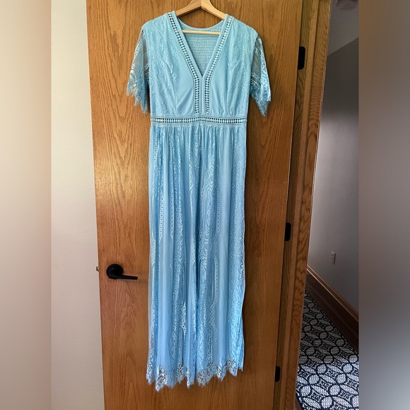 V Neck Lace Maternity Dress *NEVER WORN* - Picture 4 of 5